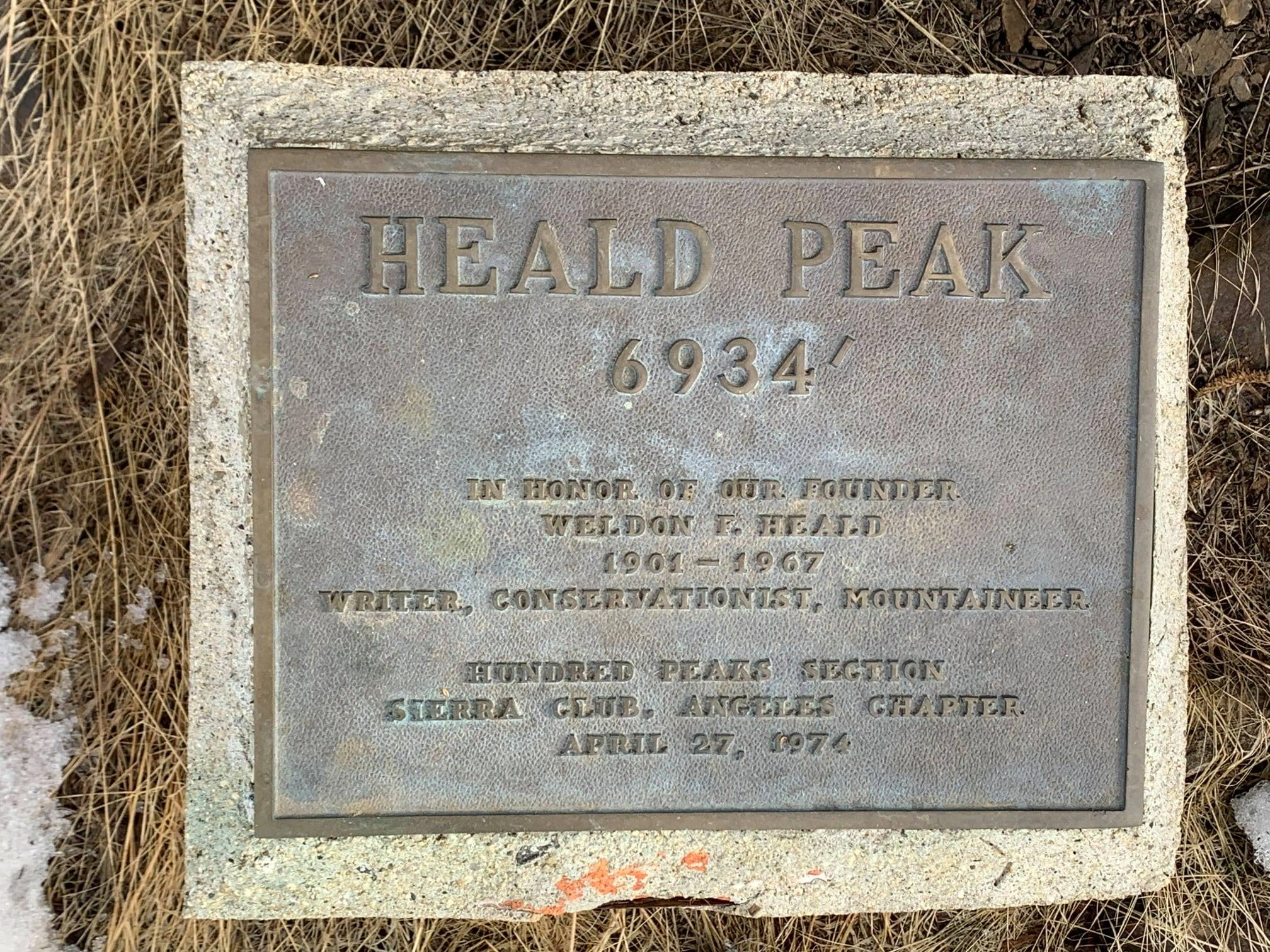Memorial plaque on Heald Peak honoring Weldon Heald, founder of HPS