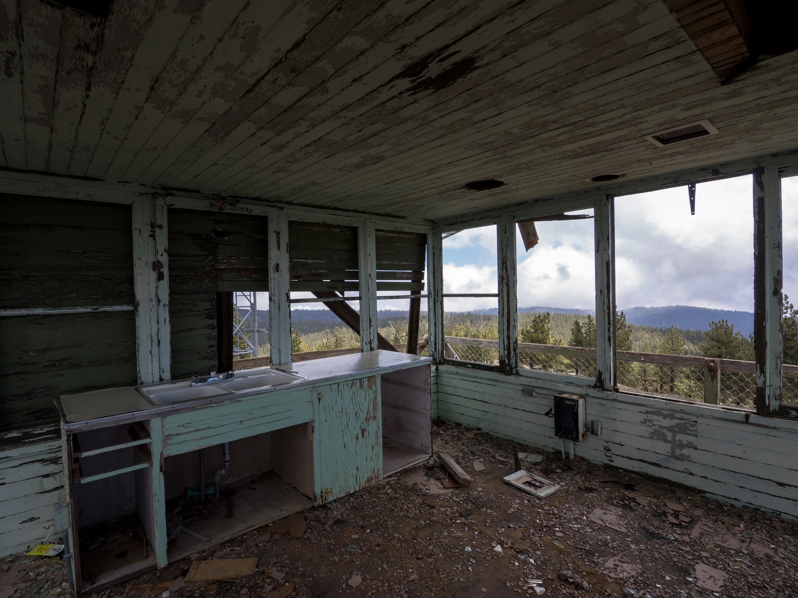 Frazier Lookout ruins